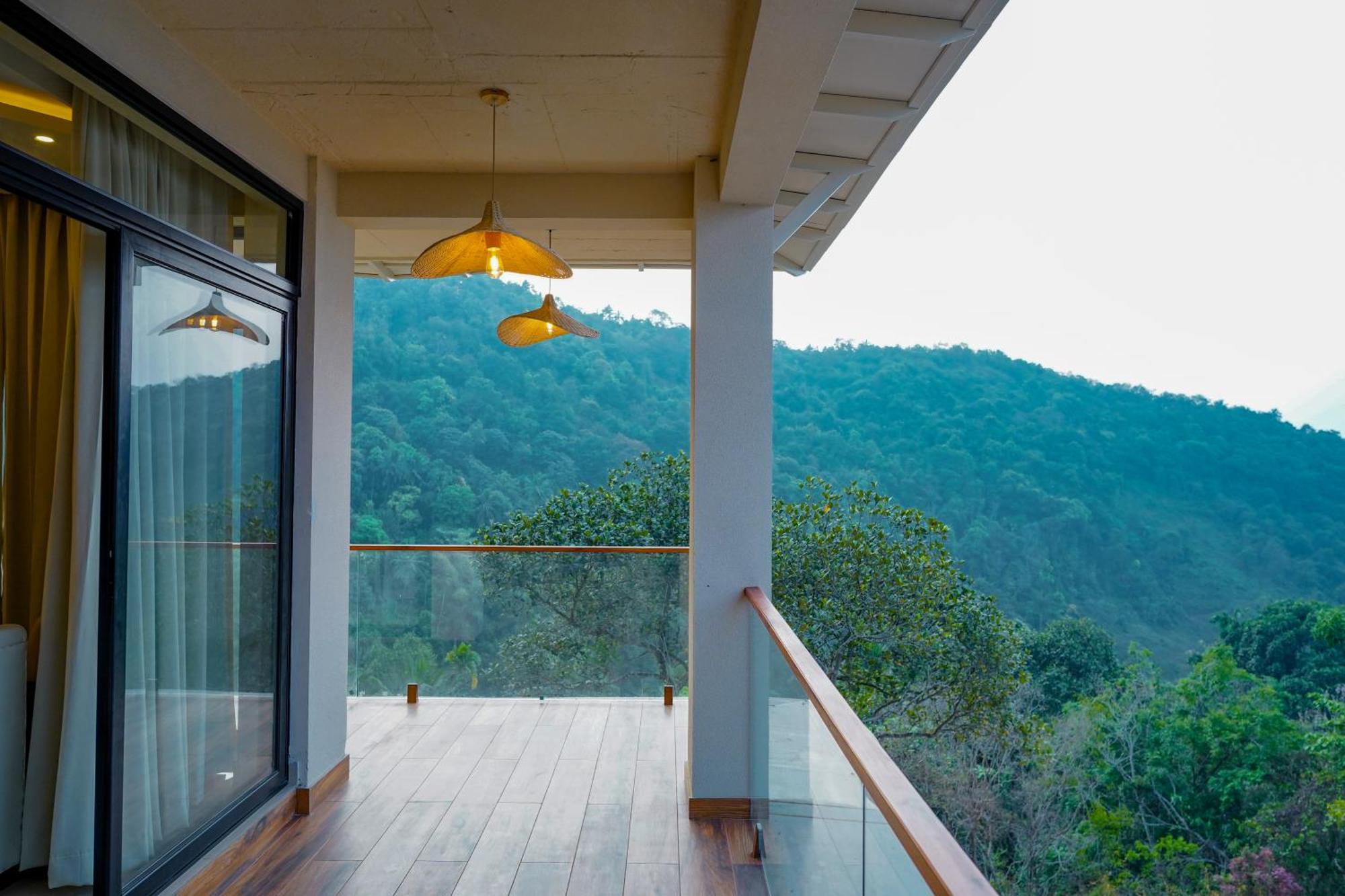 Mount Stratus Resort Vayalada Balussery Esterno foto