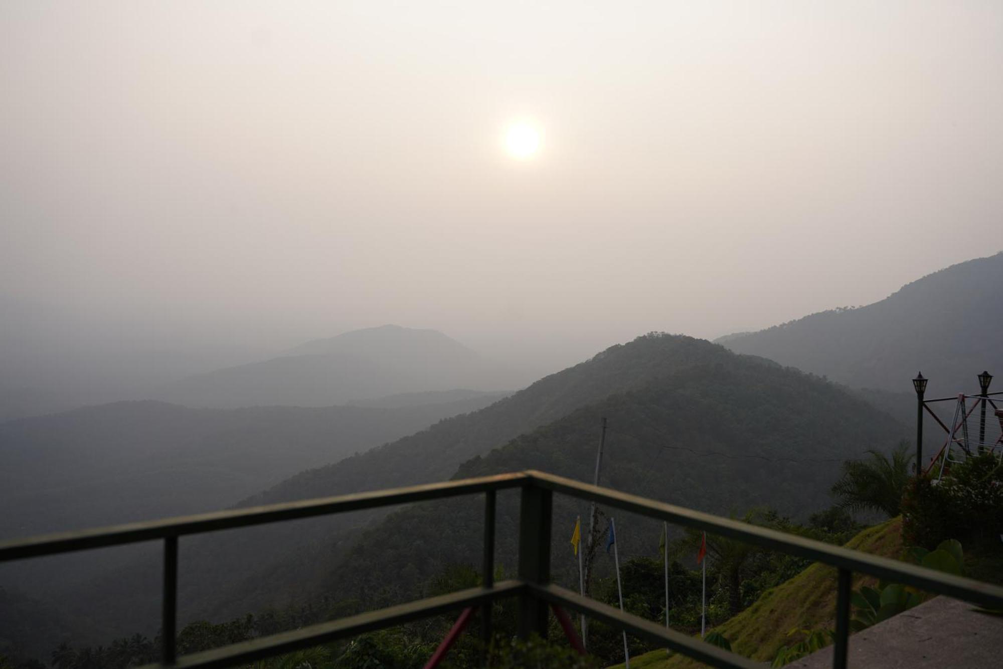 Mount Stratus Resort Vayalada Balussery Esterno foto