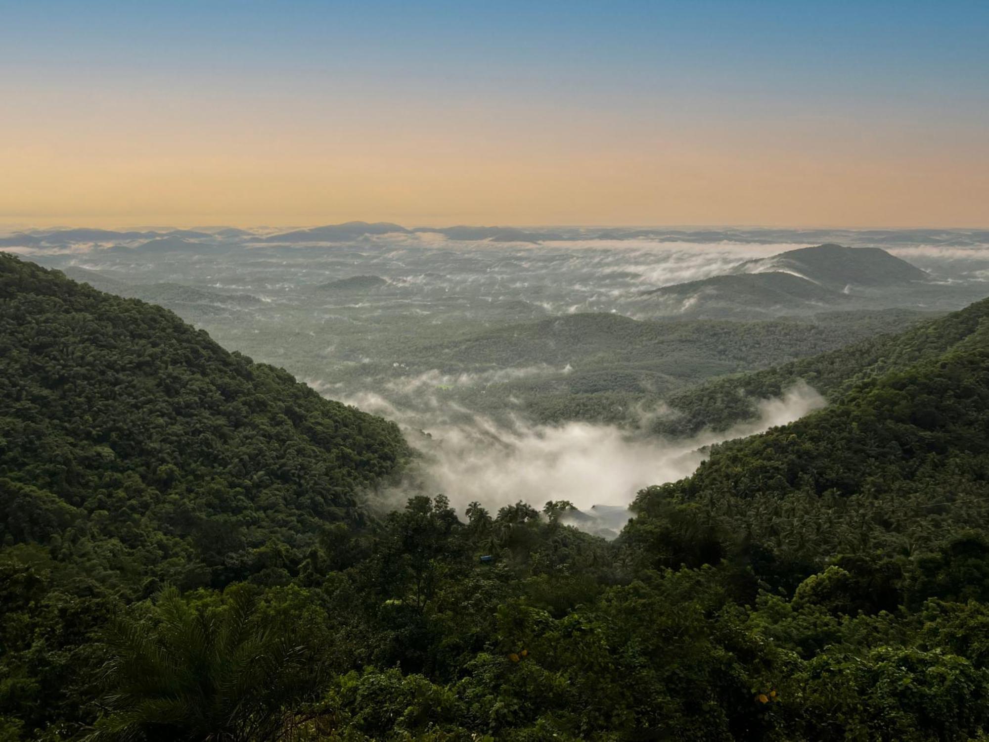 Mount Stratus Resort Vayalada Balussery Esterno foto